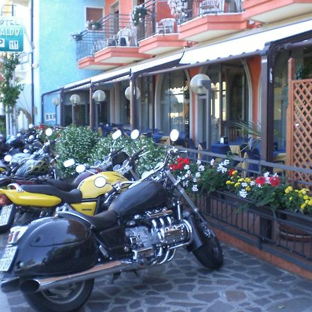 Hotel Smeraldo Brenzone sul Garda Bagian luar foto