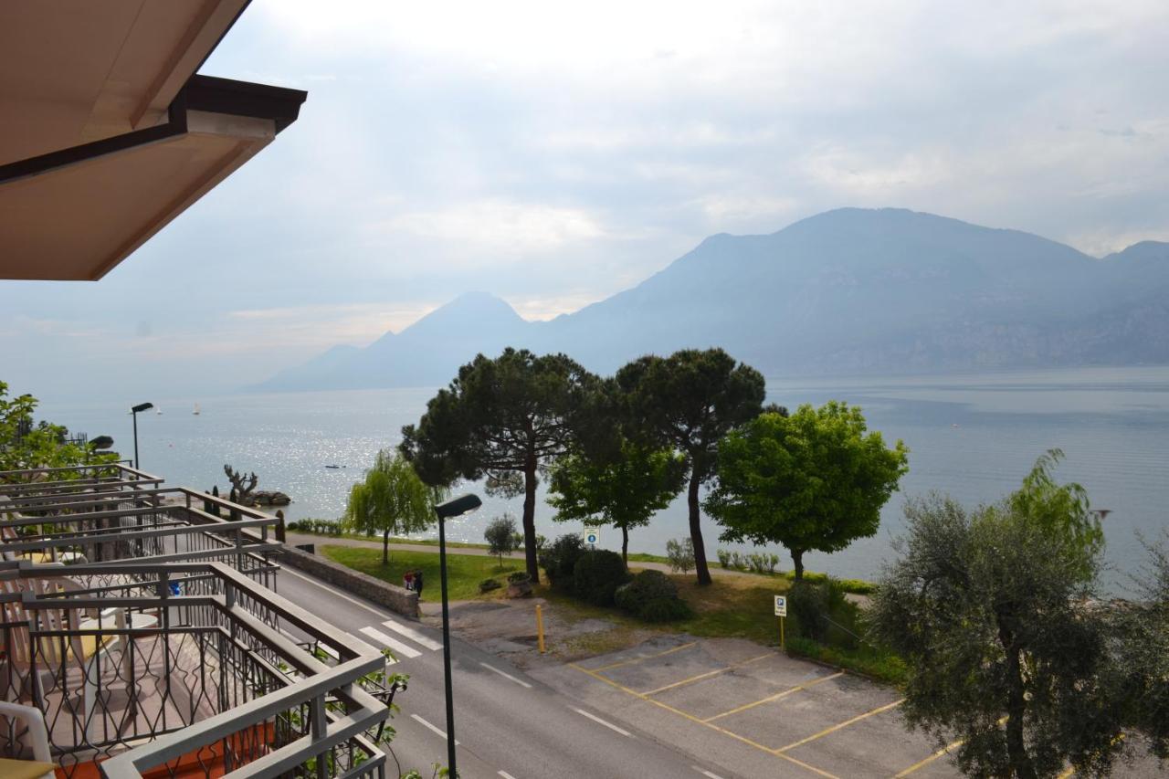 Hotel Smeraldo Brenzone sul Garda Bagian luar foto