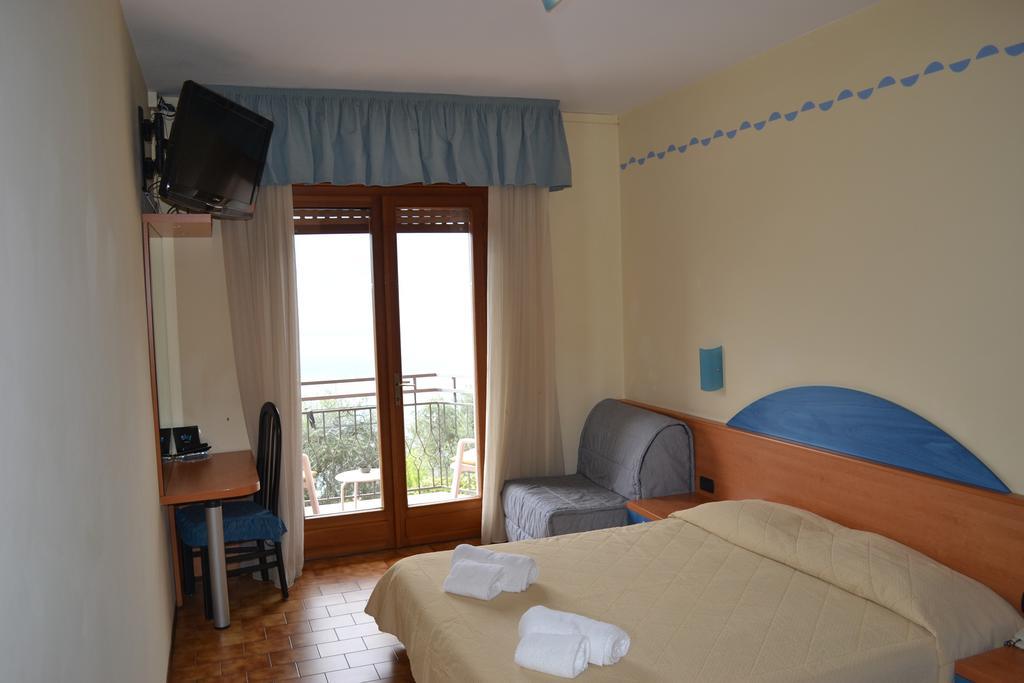 Hotel Smeraldo Brenzone sul Garda Bagian luar foto