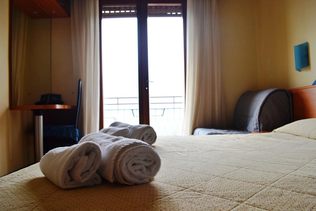 Hotel Smeraldo Brenzone sul Garda Bagian luar foto