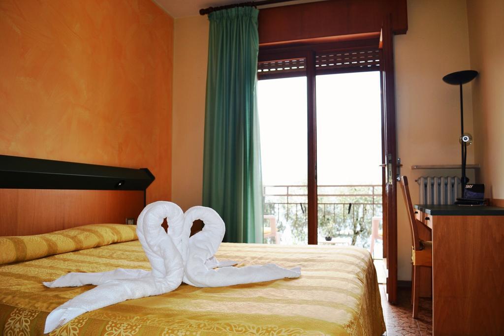 Hotel Smeraldo Brenzone sul Garda Bagian luar foto