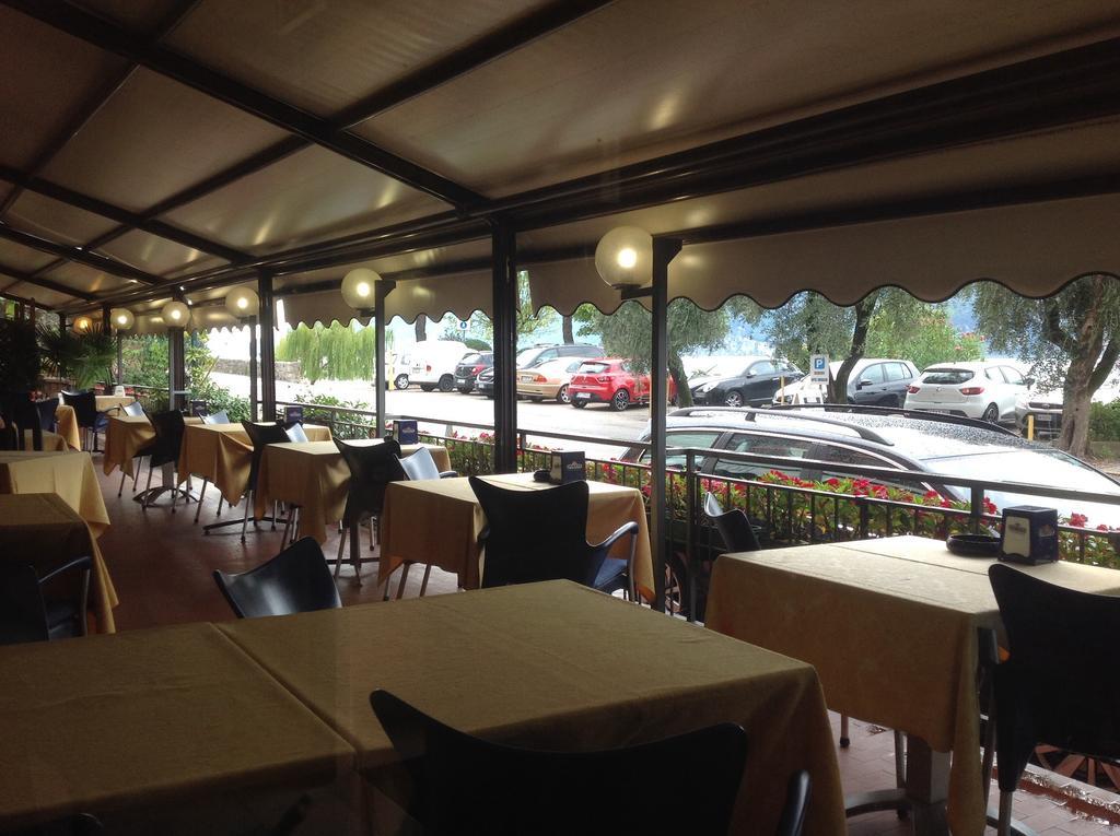Hotel Smeraldo Brenzone sul Garda Bagian luar foto
