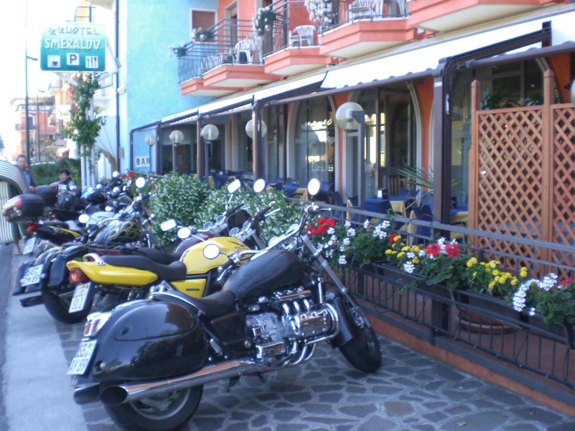 Hotel Smeraldo Brenzone sul Garda Bagian luar foto