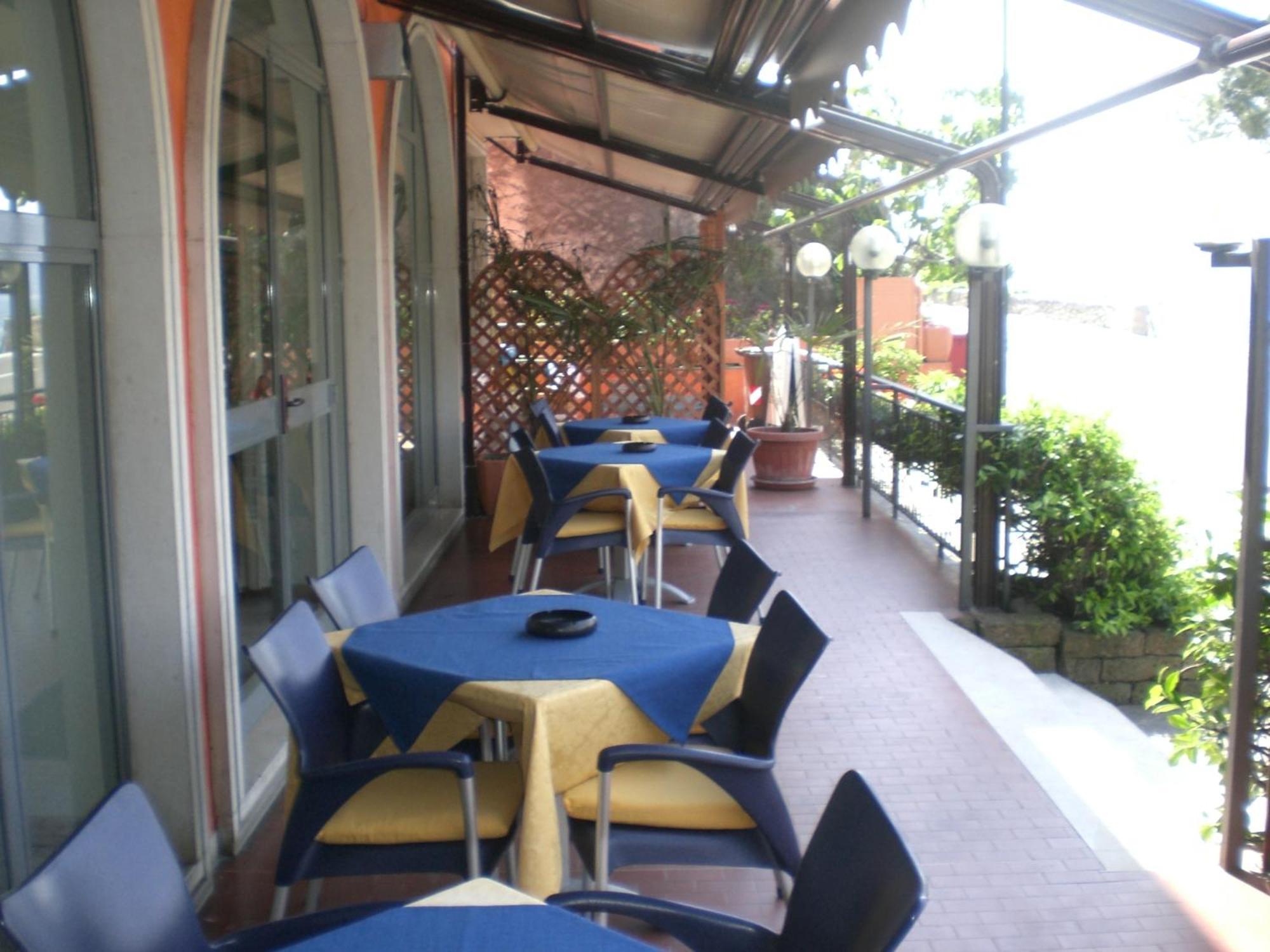 Hotel Smeraldo Brenzone sul Garda Bagian luar foto