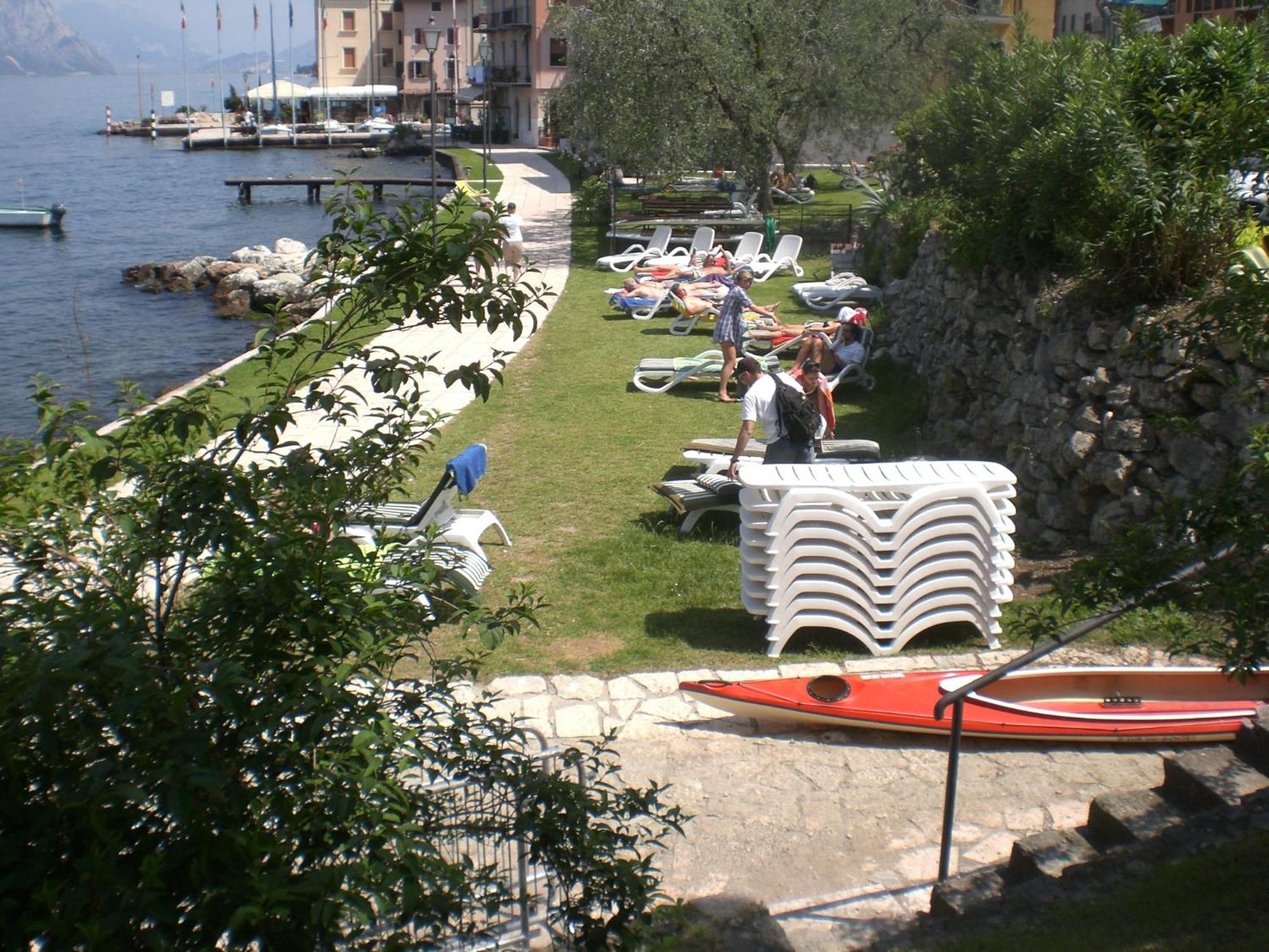 Hotel Smeraldo Brenzone sul Garda Bagian luar foto