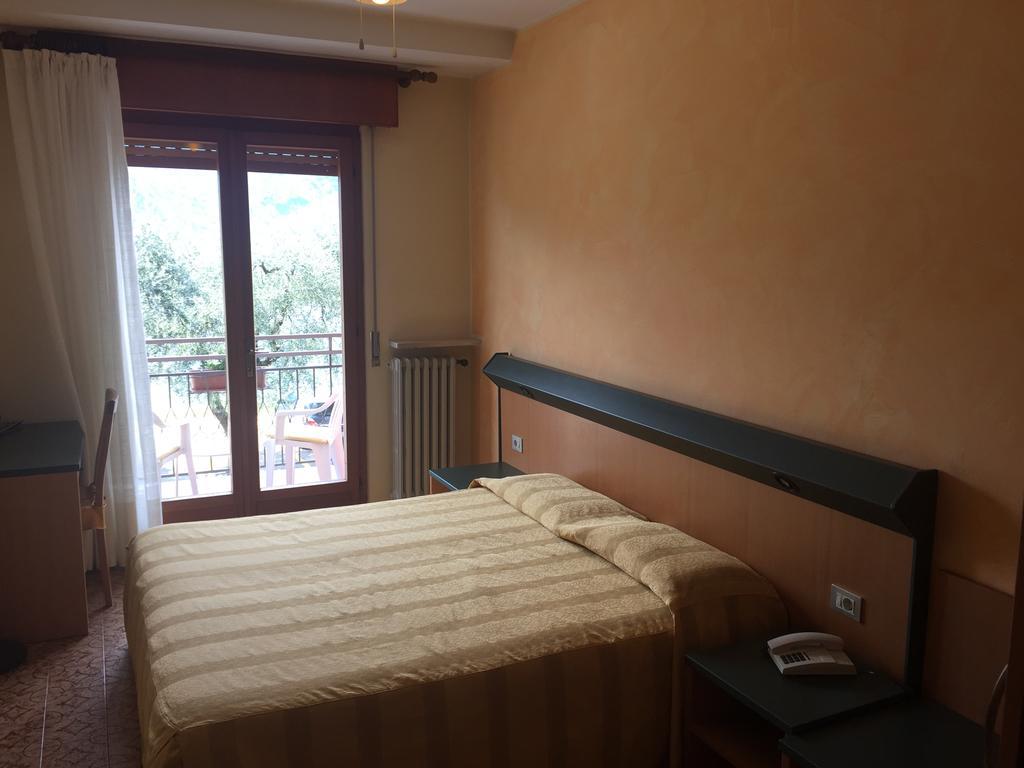 Hotel Smeraldo Brenzone sul Garda Bagian luar foto