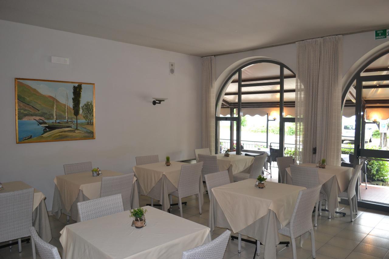 Hotel Smeraldo Brenzone sul Garda Bagian luar foto