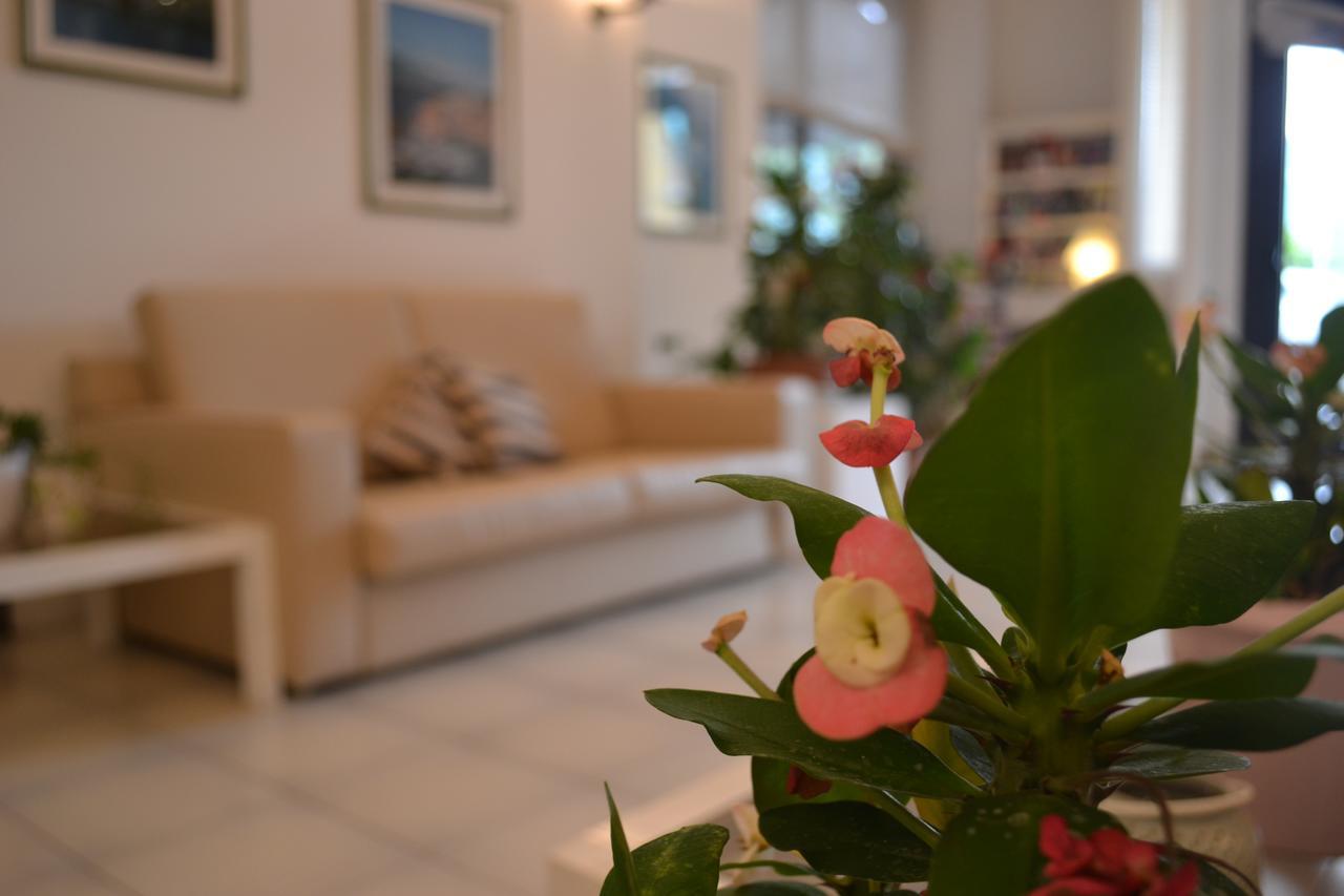 Hotel Smeraldo Brenzone sul Garda Bagian luar foto