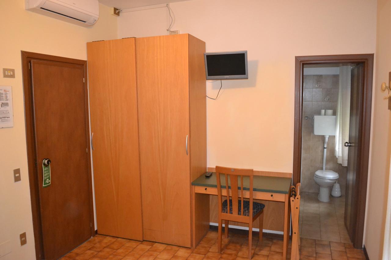 Hotel Smeraldo Brenzone sul Garda Bagian luar foto
