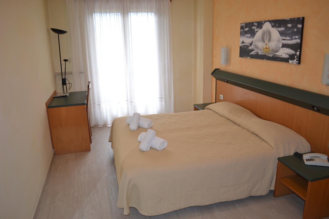 Hotel Smeraldo Brenzone sul Garda Bagian luar foto