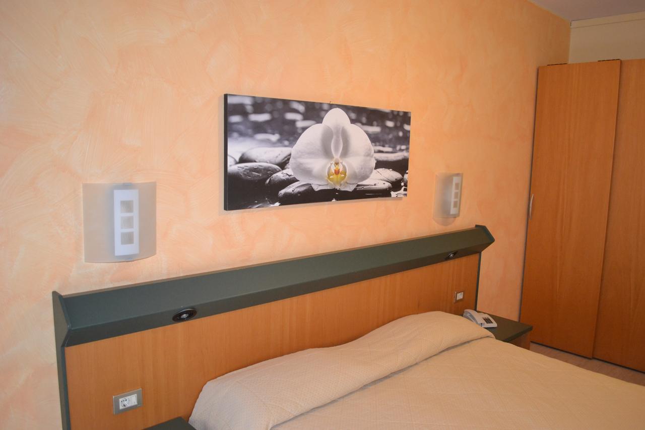 Hotel Smeraldo Brenzone sul Garda Bagian luar foto