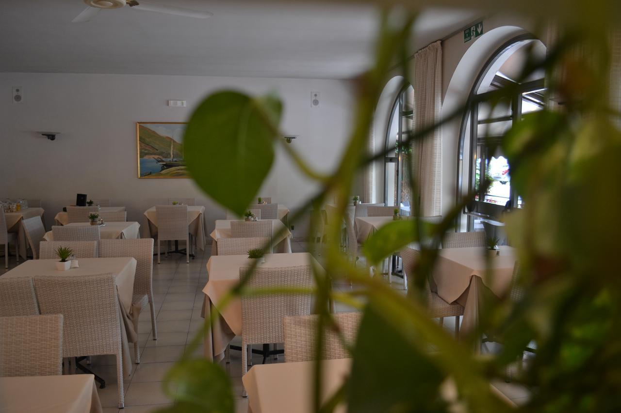 Hotel Smeraldo Brenzone sul Garda Bagian luar foto