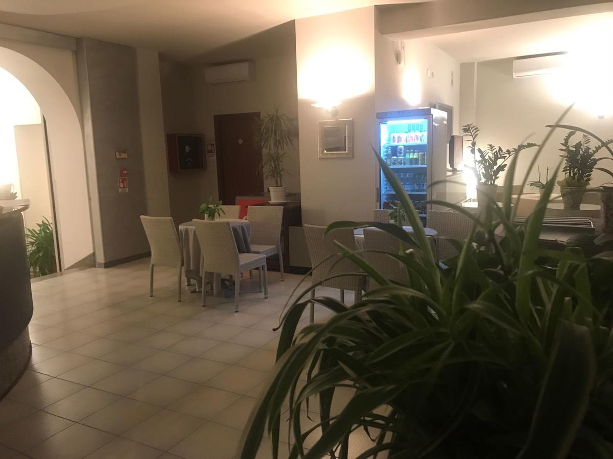 Hotel Smeraldo Brenzone sul Garda Bagian luar foto
