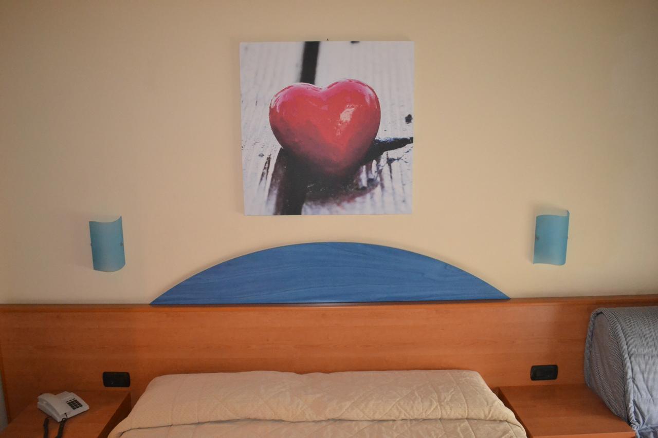 Hotel Smeraldo Brenzone sul Garda Bagian luar foto