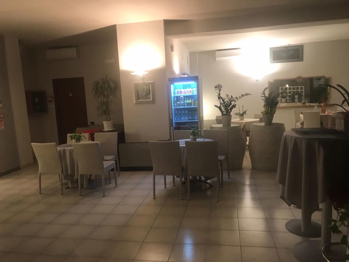 Hotel Smeraldo Brenzone sul Garda Bagian luar foto